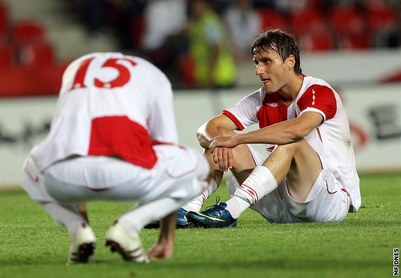 SMUTEK. Po smolné remíze byli smutní fotbalisté, fanou�ci i sázka�i.