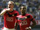 Manchester United: Darren Fletcher (vlevo) a Nani (vpravo)