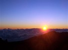 Východ slunce na nejvyí sopení hoe ostrova Maui - jednoho z Havajských ostrov