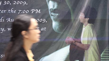 Zemela bývalá filipínská prezidentka Corazon Aquinová.