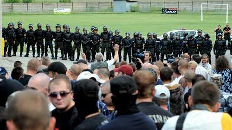 Policie na Slovensku rozhání protiromskou demonstraci radikál.