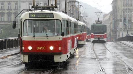 Na Libeský most nepojednou tramvaje, eká ho oprava. (Ilustaní foto)