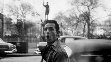 Jack Kerouac v Lower East Side v New Yorku na fotografii Allena Ginsberga