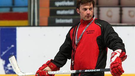 Americký trenér Ken Moyseyev  se vnoval mladým talentm v letní hokejové kole v Jihlav.