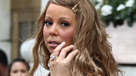Mariah Carey bhem natáení videoklipu k písni Obsessed