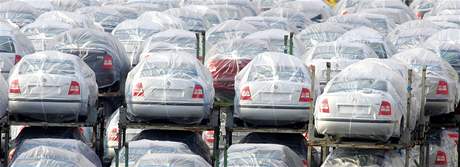 Nejvtí pokles z tria tuzemských výrobc osobních aut zaznamenala koda Auto.