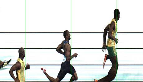 Clov fotografie bhu na 100 metr: vpravo prvn Usain Bolt, uprosted Tyson Gay a vlevo Asafa Powell