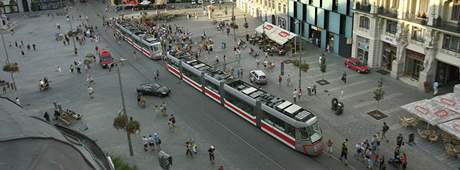 Nové tramvaje na námstí Svobody.
