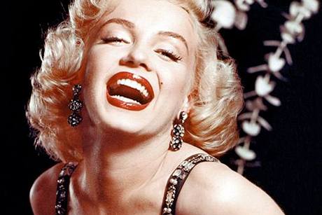 Marilyn Monroe be pohbena ve Westwood Village Memorial Parku v Los Angeles, kde odpoívají i Dean Martin a spisovatel Truman Capote.