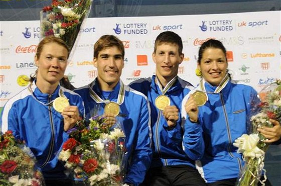 Lucie Grolichová, David Svoboda, Ondej Polívka a Natálie Dianová se zlatými medailemi ze tafet na MS 2009