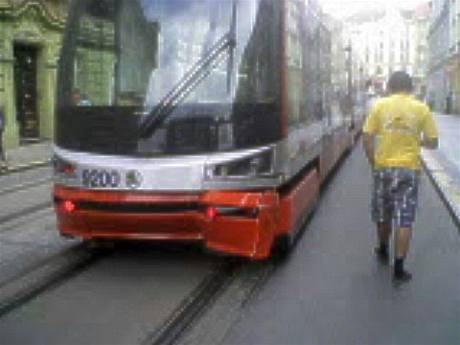 Tramvaj ForCity 15T pokozen po nehod v Nuselsk ulici (14. 8. 2009)