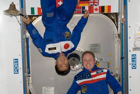 Astronauti Wakata a Fincke u zvonu na ISS