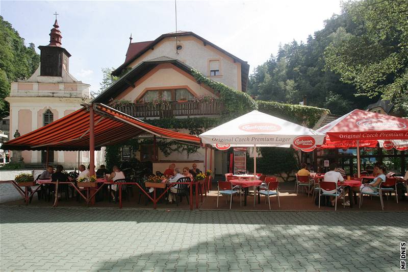 Hensko, restaurace U Kostela