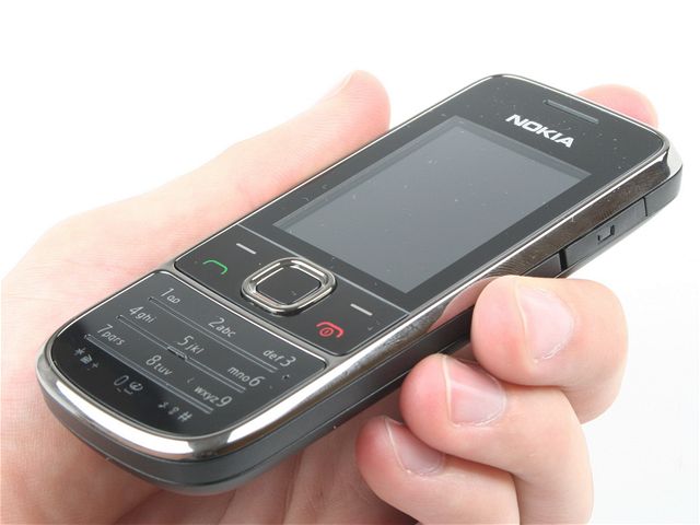 Nokia 2700 se a píli podobá svému draímu bratíkovi.