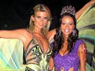 Iveta Lutovská v motýlích atech pózuje s Miss Kanada 