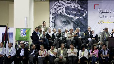 Kandidáti do vedení Fatahu ekají na výsledky voleb.