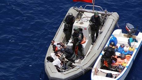 Turecká armáda zajala v Adenském zálivu u Somálska p�tici námo�ních pirát�.