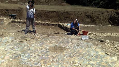 Archeologové zamují bohat zdobenou podlahu