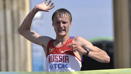 Ruský chodec Valerij Borin pidal v Berlín k titulu olympijského vítze rovn zlato z MS
