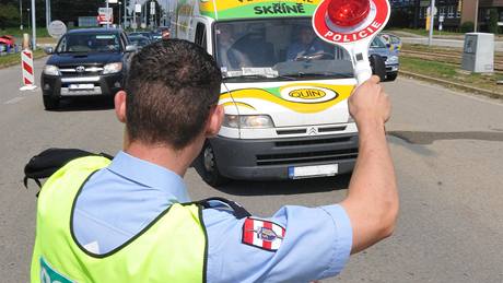 Rakoutí a etí policisté kontrolují na výpadovce z Brna odjídjící motocyklisty