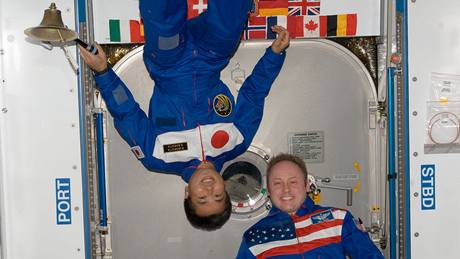 Astronauti Wakata a Fincke u zvonu na ISS