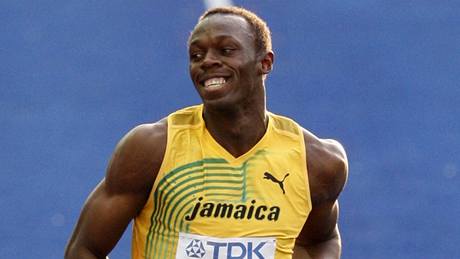 Usain Bolt v cíli mezibhu na 100 metr pi MS v Berlín