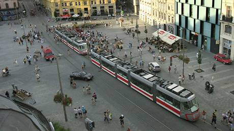 Nové tramvaje na námstí Svobody.