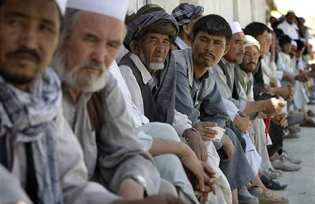 Ped volebnmi mstnostmi v Afghnistnu se stoj dlouh fronty (20. srpna 2009)