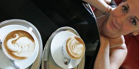 Konec serilu o kv, latt art -  kavrnice Petra Vesel vytvoila na cappucinu zajmav obrazce. 