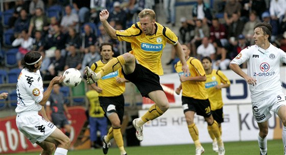 David Zoubek (ve výskoku) v kádru stíkovských Bohemians skonil.