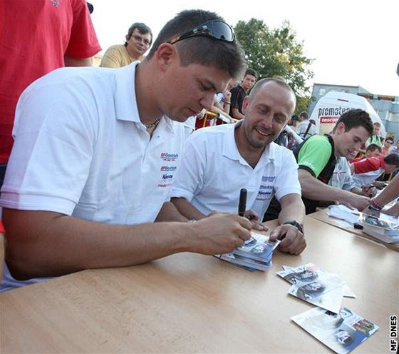 ZE ZÁVODNÍKA ÉFEM. Martin Prokop (vlevo) si o víkendu vyzkouí novou roli.