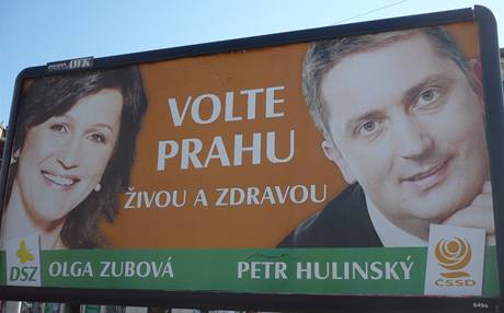 Olga Zubov a Petr Hulnsk. Pedvolebn billboard SSD a DSZ; Praha, srpen 2009.