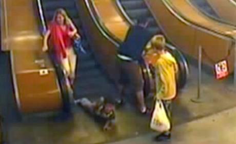 Nehoda, pi kter sedmiletmu chlapci uvzla noha v eskaltoru v metru na Mstku.