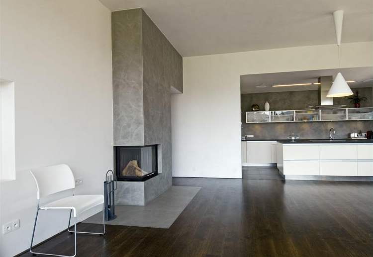 Estetika obývacího pokoje je zaloena na kontrastu jemných a hrubých struktur, bílé, edé a dezénu tmavého deva