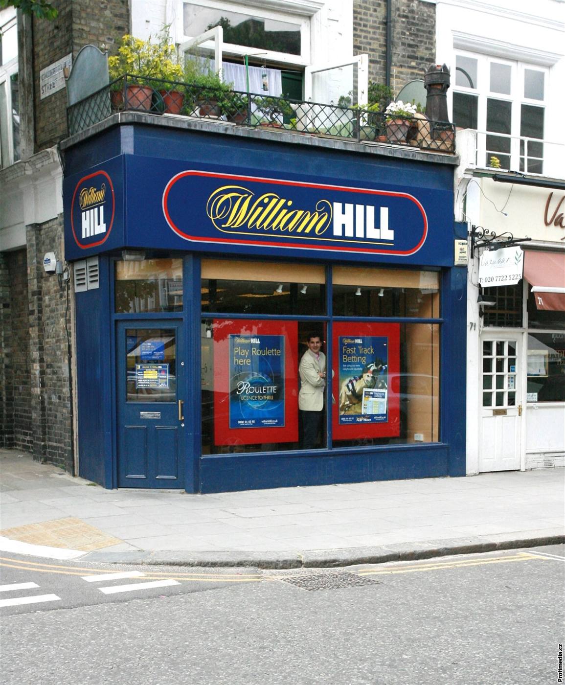 VYBERTE SI SÁZKOVOU KANCELÁ�. V Anglii pat�í mezi nejoblíben�j�í William Hill.