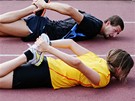 Monika Kluáková s trenérem Honzou - stretching
