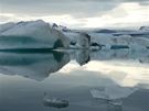 Island - ledovcové jezero Jokulsárlón uprosted léta