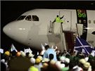 Dav lidí vítal na letiti Midrahího po jeho návratu do Libye (20. srpna 2009)
