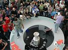 Historický okamik pro brnnské fanouky: Petr Sýkora pivezl Stanley Cup
