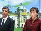 Ministryn zdravotnictví Dana Jurásková a premiér Jan Fischer na tiskové konferenci po jednání vlády o nákupu vakcín proti proti praseí chipce. (21. srpna 2009)