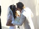Milla Jovovichová a Paul Anderson si dávají svatební polibek - Svatba Milly...