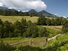 Slovensko. Pohled ze diaru na diarskou Vidlu a Havran (dva nejvyí vrcholy Belianských Tatier)