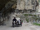 Vozíkáka Jana Fesslová v sajdkáe na expedici v Himálaji