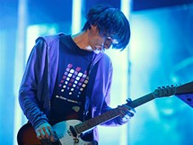 Kytarista Jonny Greenwood z Radiohead si na prask koncert oblkl triko s logem eskho rozhlasu