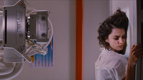 Penélope Cruzová v Rozervaných objetích. Pedro Almodóvar pro ni napsal barvitou roli.
