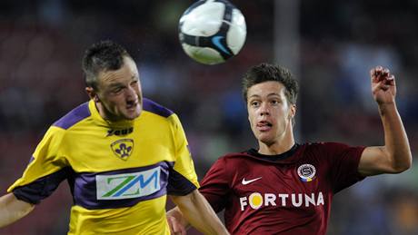 Sparta - Maribor: domácí Kadlec (vpravo) a Lunder