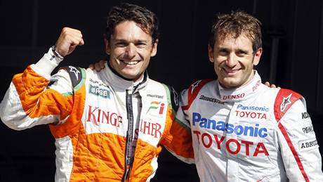 Giancarlo Fisichella (vlevo) a Jarno Trulli, vítz a druhý nejrychlejí z kvalifikace na Velkou cenu Belgie