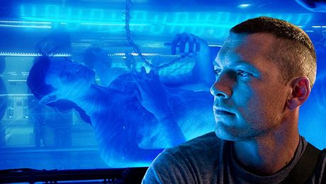 V Cameronov filmu Avatar se z vojáka stane mimozeman.