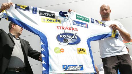 Kometa poktila nové dresy. estné funkce se ujal Jií Dopita (30. 8. 2009)
