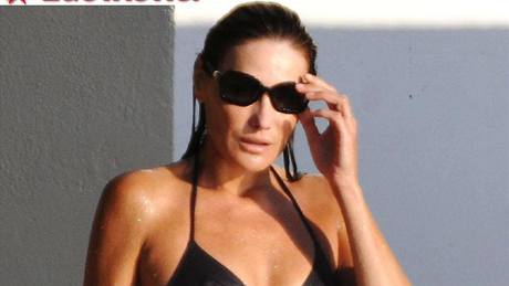 Carla Bruniová na dovolené